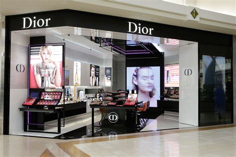 dior online boutique.